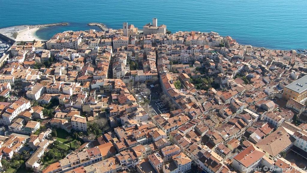 Freshly Tastefully Renovated Apartments In Heart Of Old Antibes Exterior photo