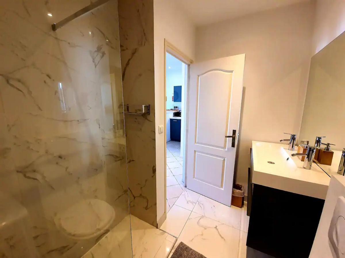 Freshly Tastefully Renovated Apartments In Heart Of Old Antibes Exterior photo