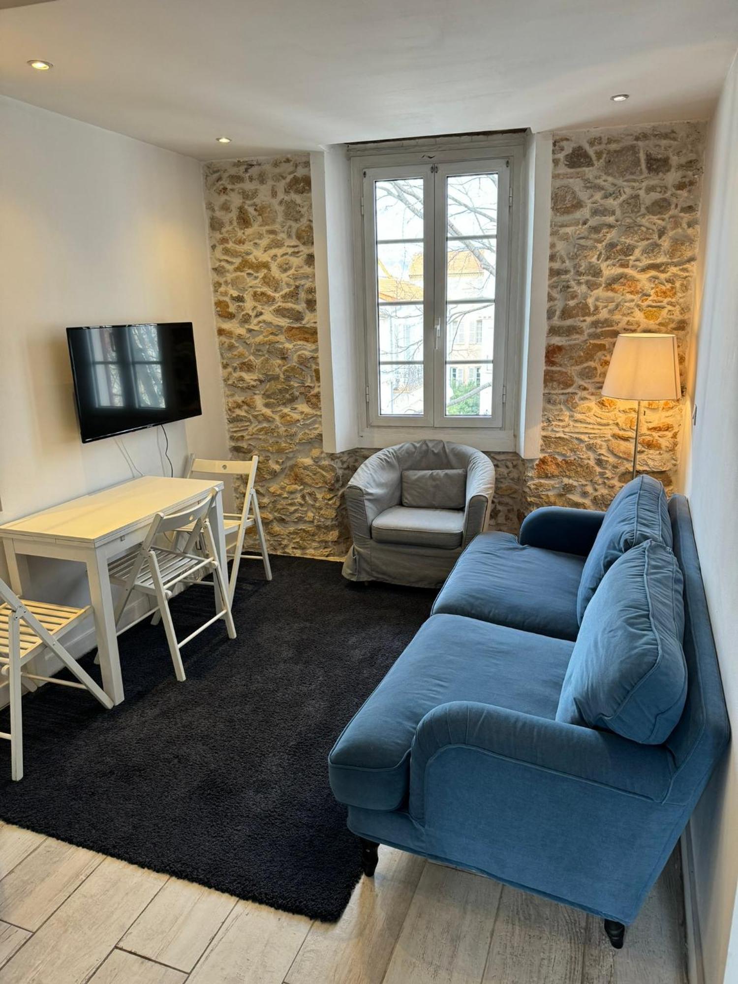 Freshly Tastefully Renovated Apartments In Heart Of Old Antibes Exterior photo